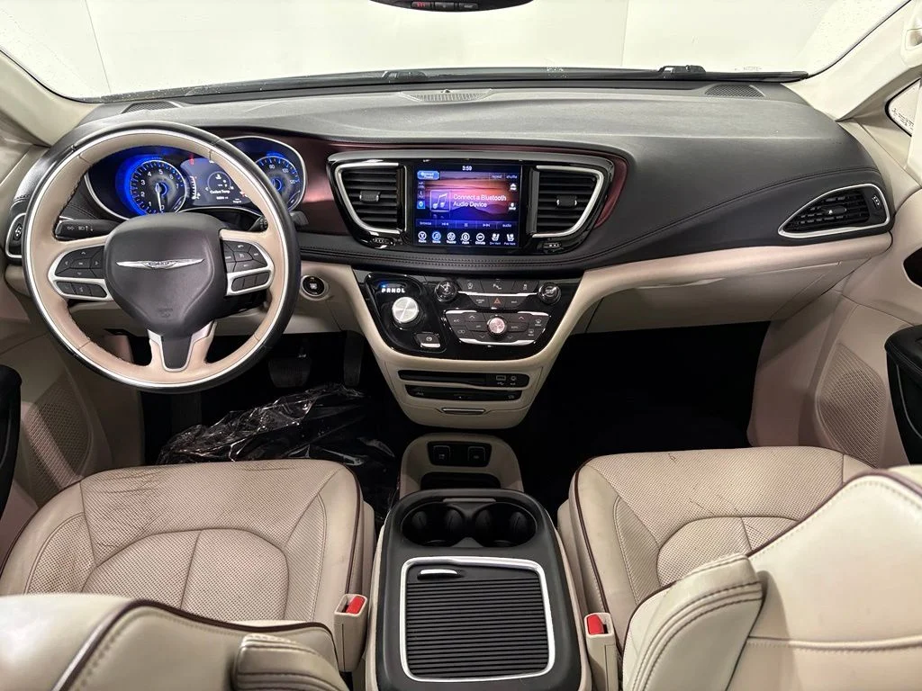 Used 2017 White Chrysler Limited image 30