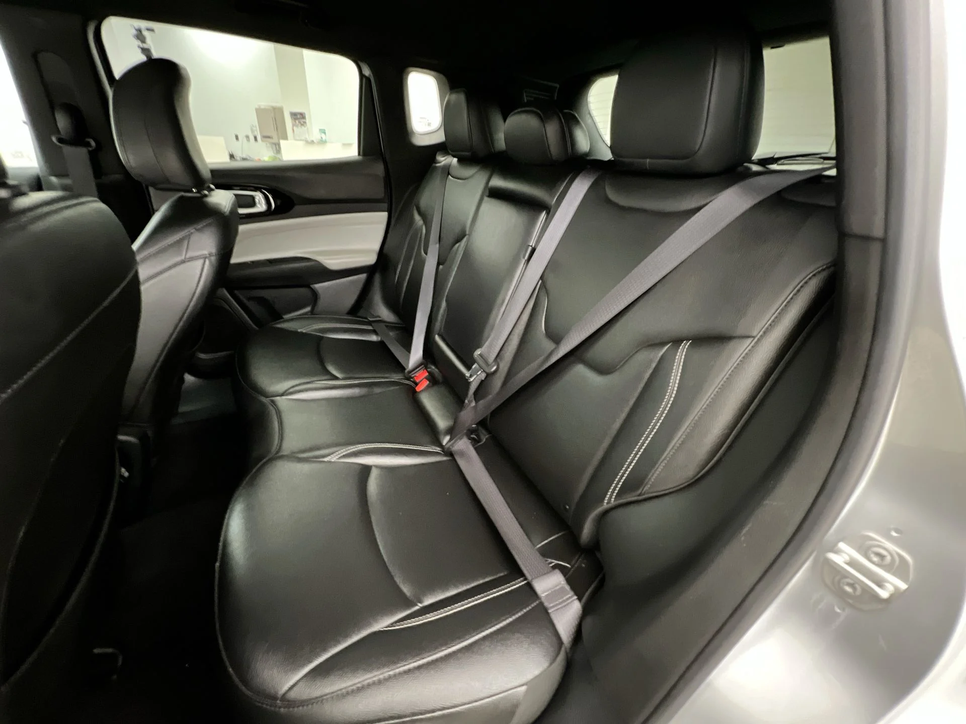 Used 2025 Silver Jeep Limited image 11