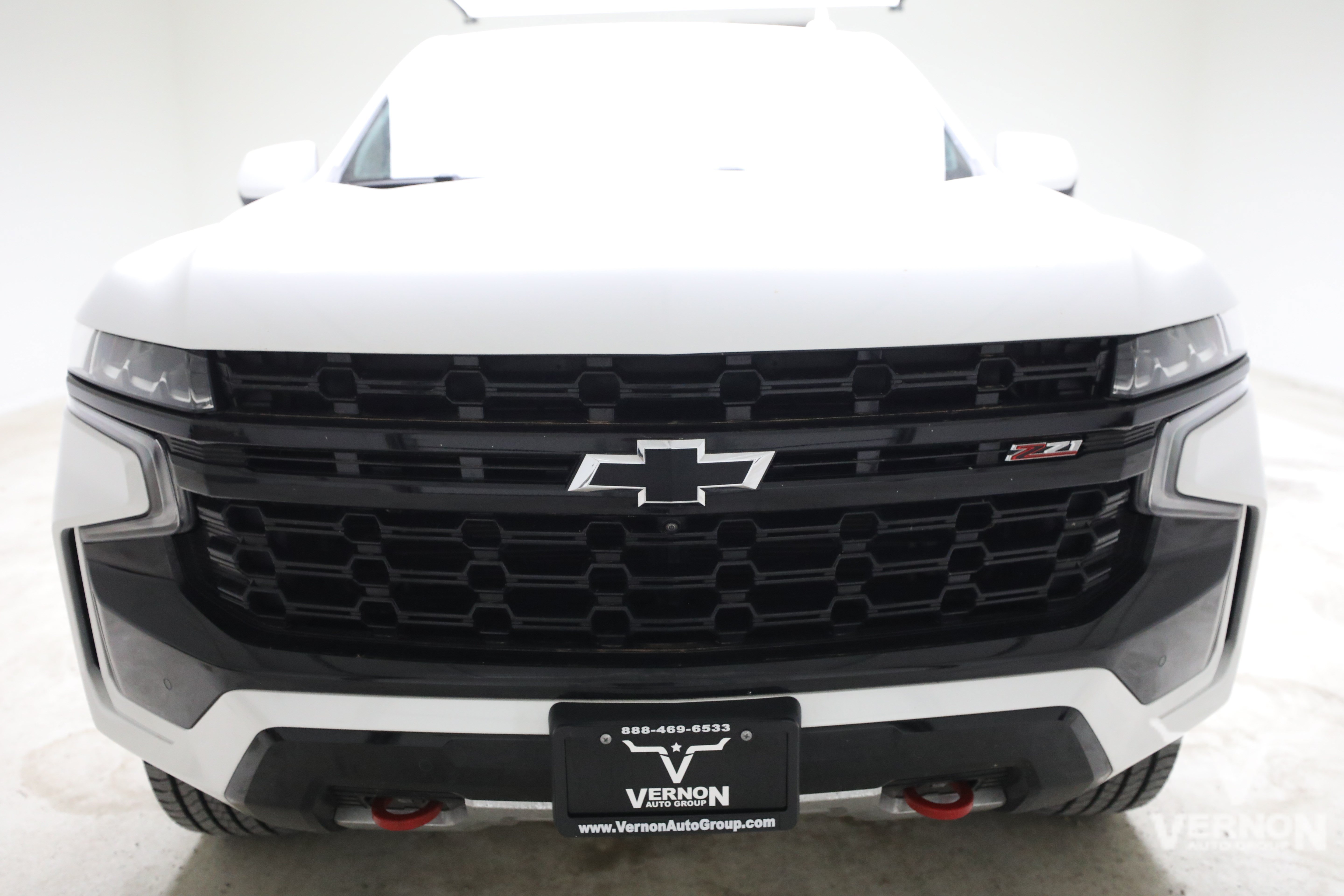 Used 2024 Iridescent Pearl Tricoat Chevrolet Y image 8