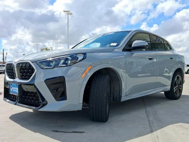 Used 2024 Gray BMW xDrive28i image 3