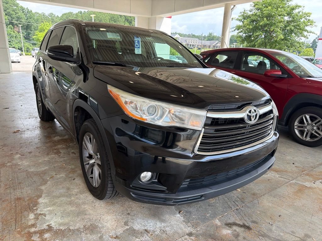 Used 2014 Black Toyota XLE V6 image 4