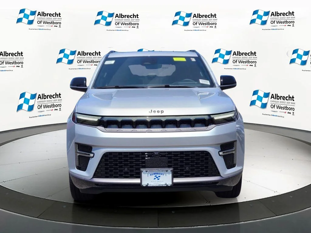 New 2026 Silver-Zynith Exterior Paint Jeep Limited Reserve image 8