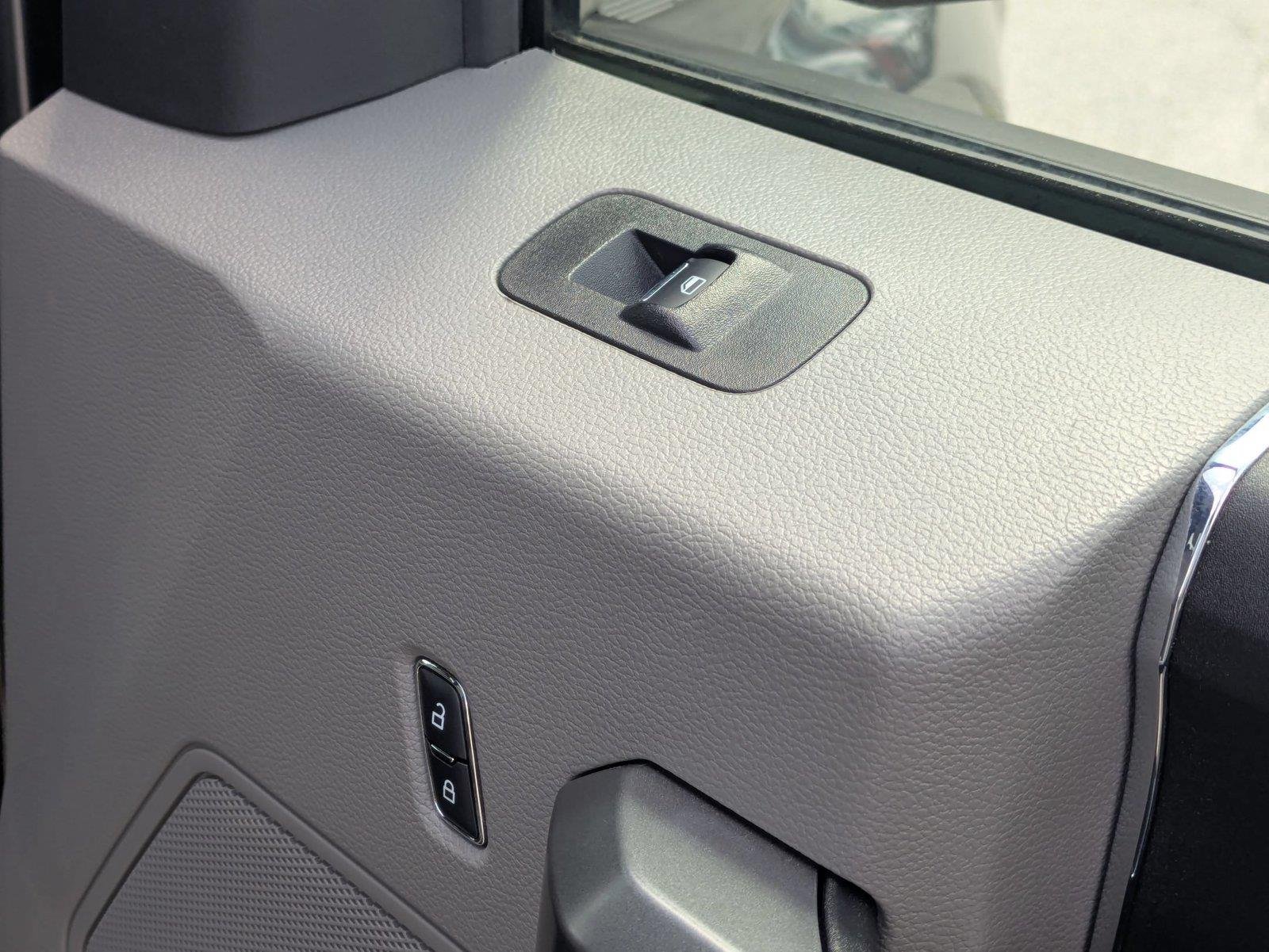 Used 2018 Magnetic Metallic Ford XLT image 27