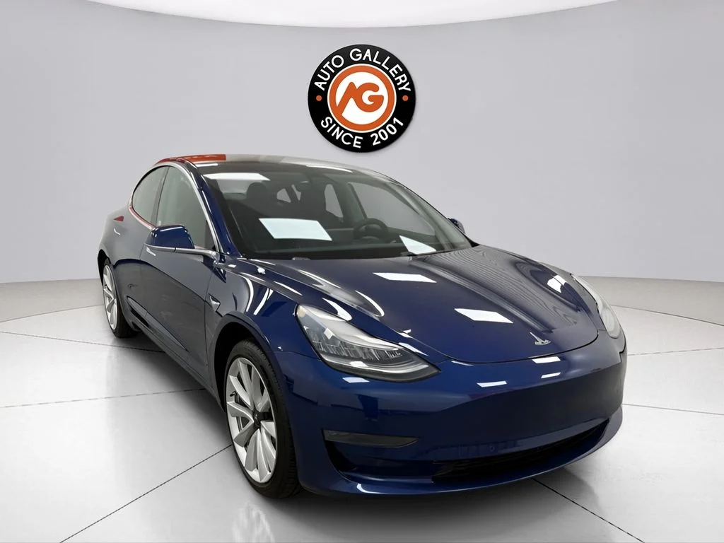 2019 Tesla Model 3 Rear-Wheel Drive Mid Range's photo