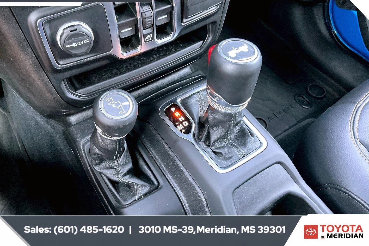 Used 2024 Hydro Blue Pearlcoat Jeep Sahara image 23