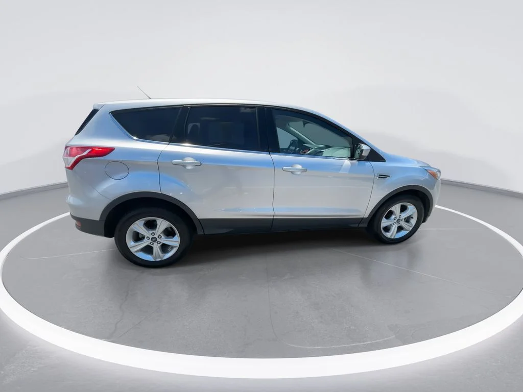 Used 2016 Silver Ford SE image 9