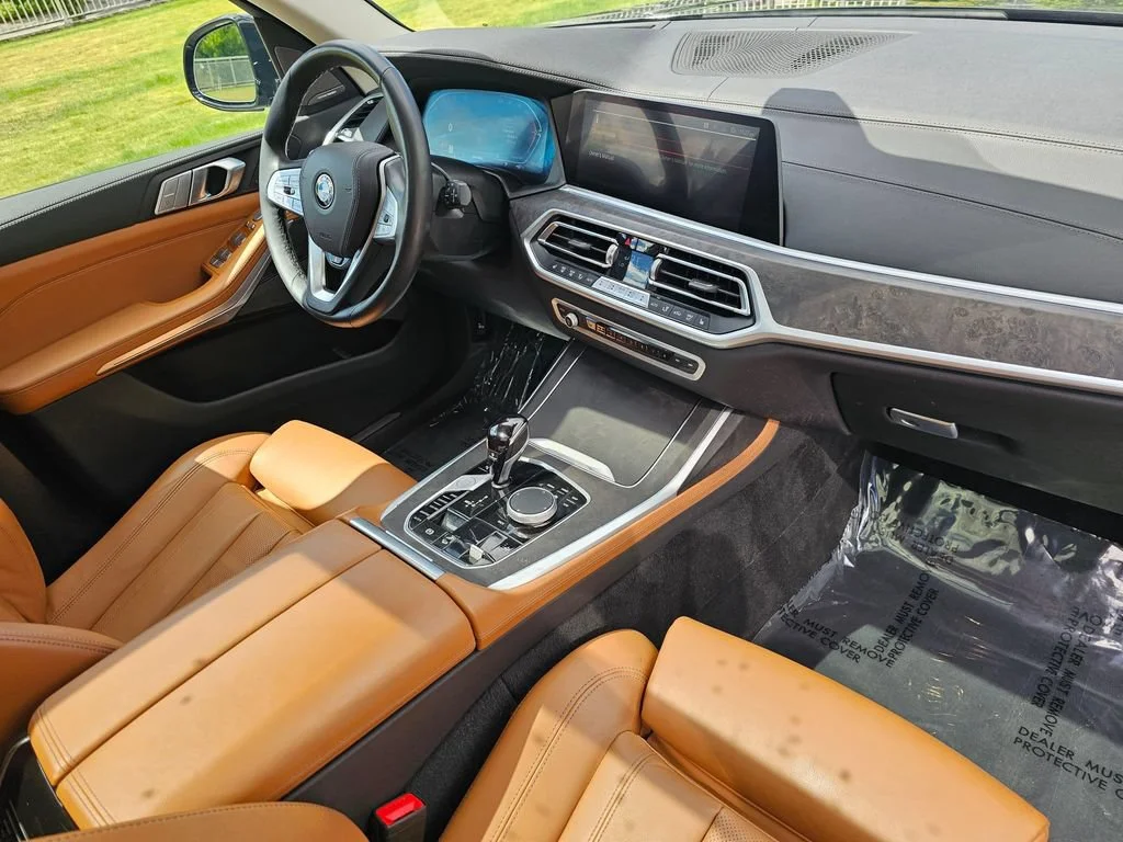 Used 2022  BMW xDrive40i image 10