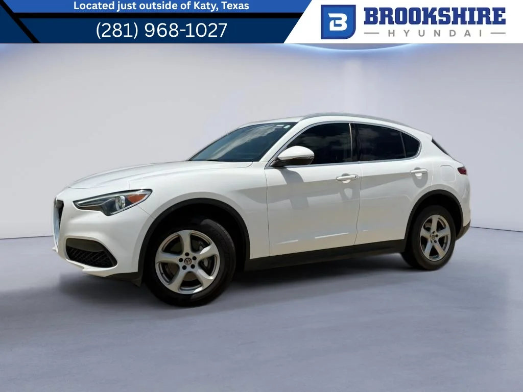 Used 2018 Alfa White Alfa Romeo Base image 1
