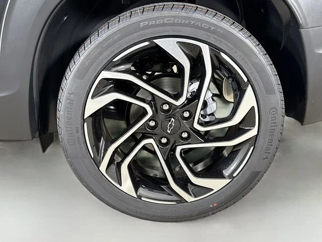 New 2026 Mosaic Black Metallic Chevrolet RS image 32