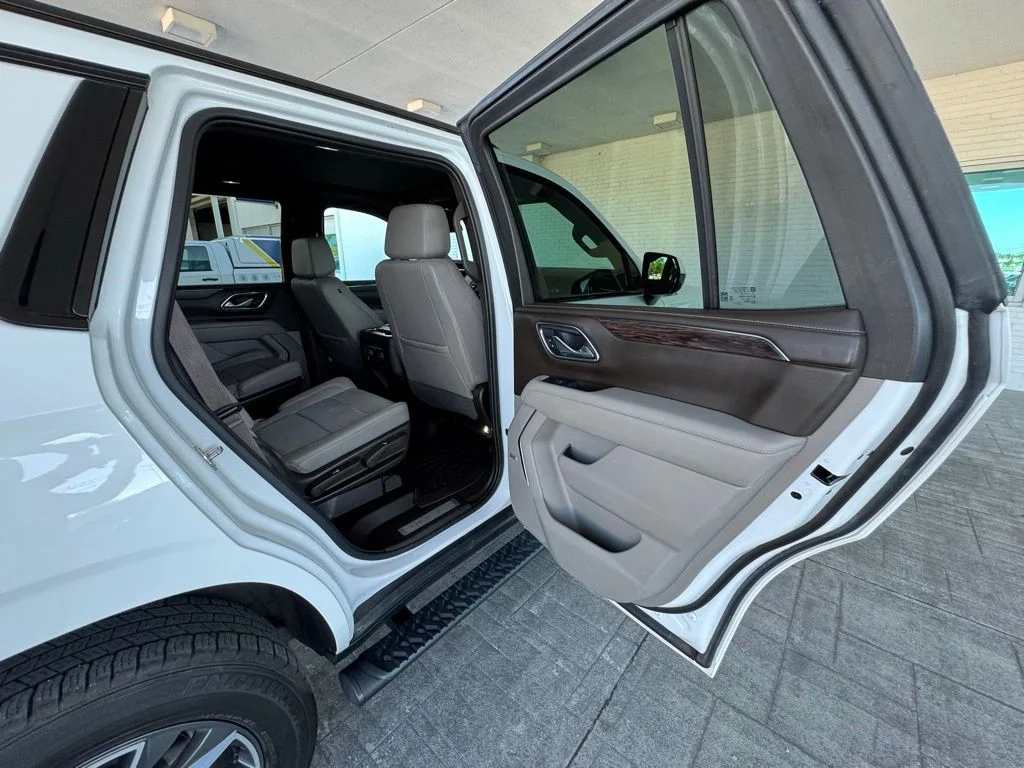 Used 2023 White Chevrolet Z71 image 25
