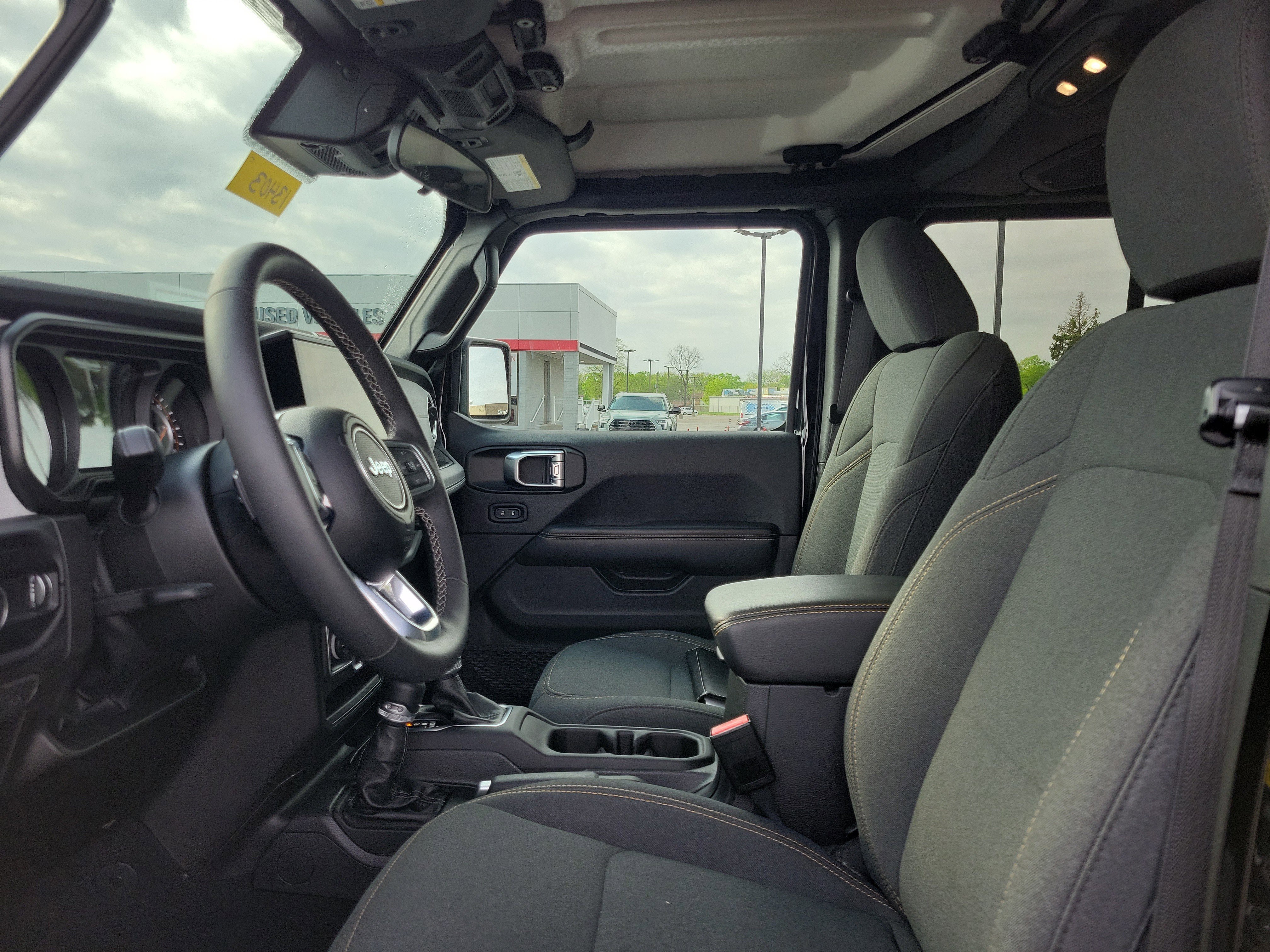 2025 Jeep Wrangler 4-Door Sahara - Photo 15