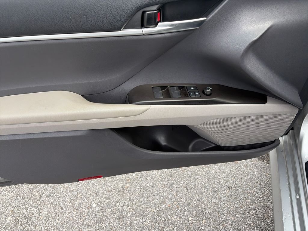 Used 2022 Silver Toyota LE image 18