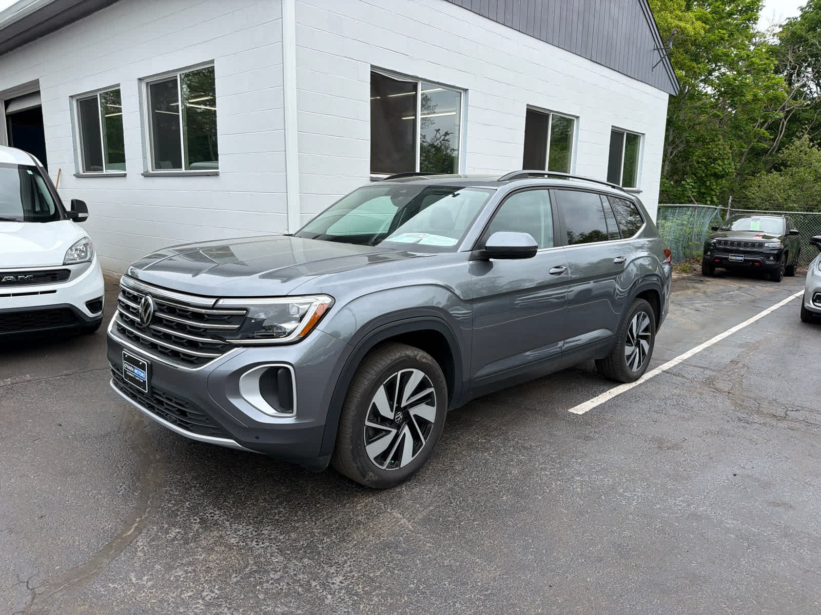 2024 Volkswagen Atlas 2.0T SE w/Tech 4MOTION's photo