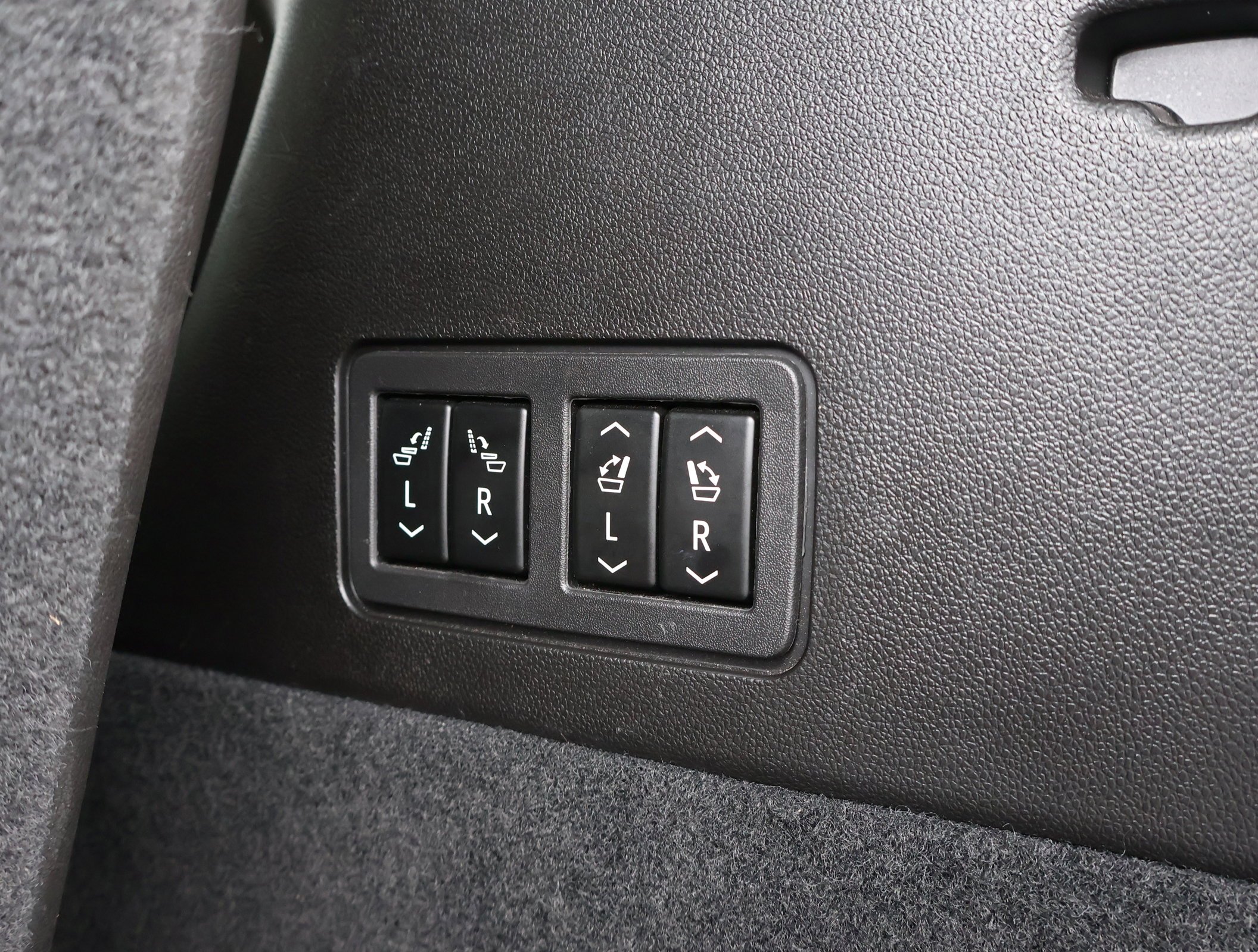 2024 Cadillac XT6 Sport - Photo 28