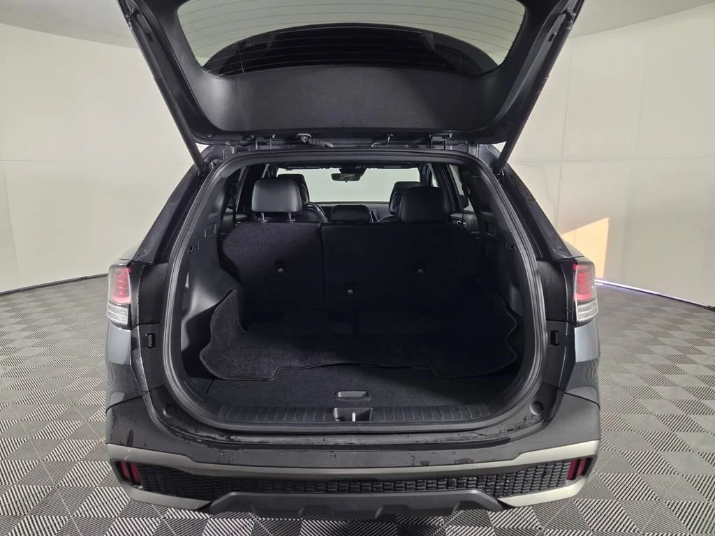 Used 2024 Gravity Gray Kia X-Line image 28