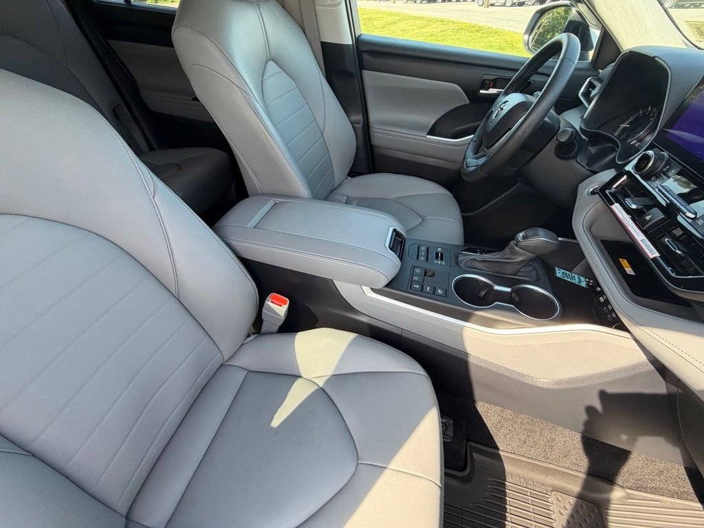 Used 2024 Beige Toyota XLE image 48