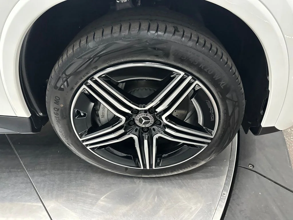 New 2027 White Mercedes-Benz GLC 300 image 9