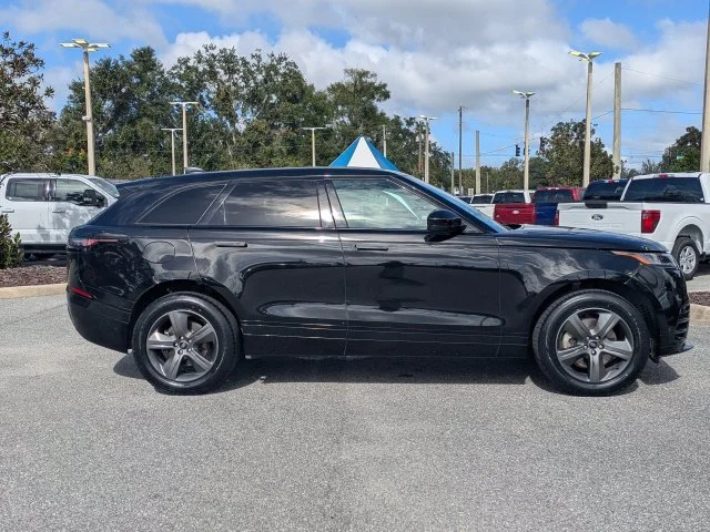 Used 2025 Santorini Black Land Rover Dynamic SE image 3
