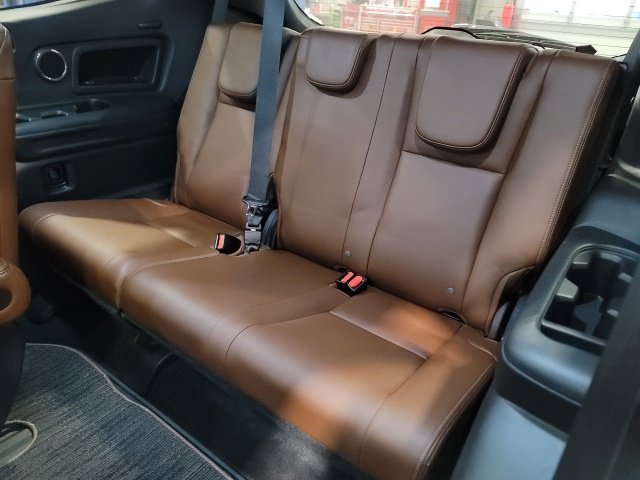 Used 2020 Crystal White Pearl Subaru Touring image 5
