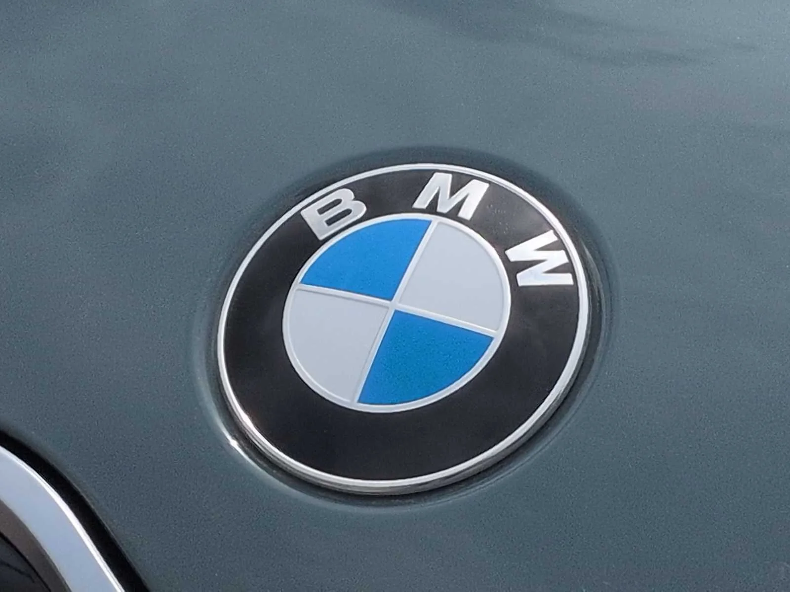 New 2026 Cape York Green Metallic BMW xDrive28i image 11