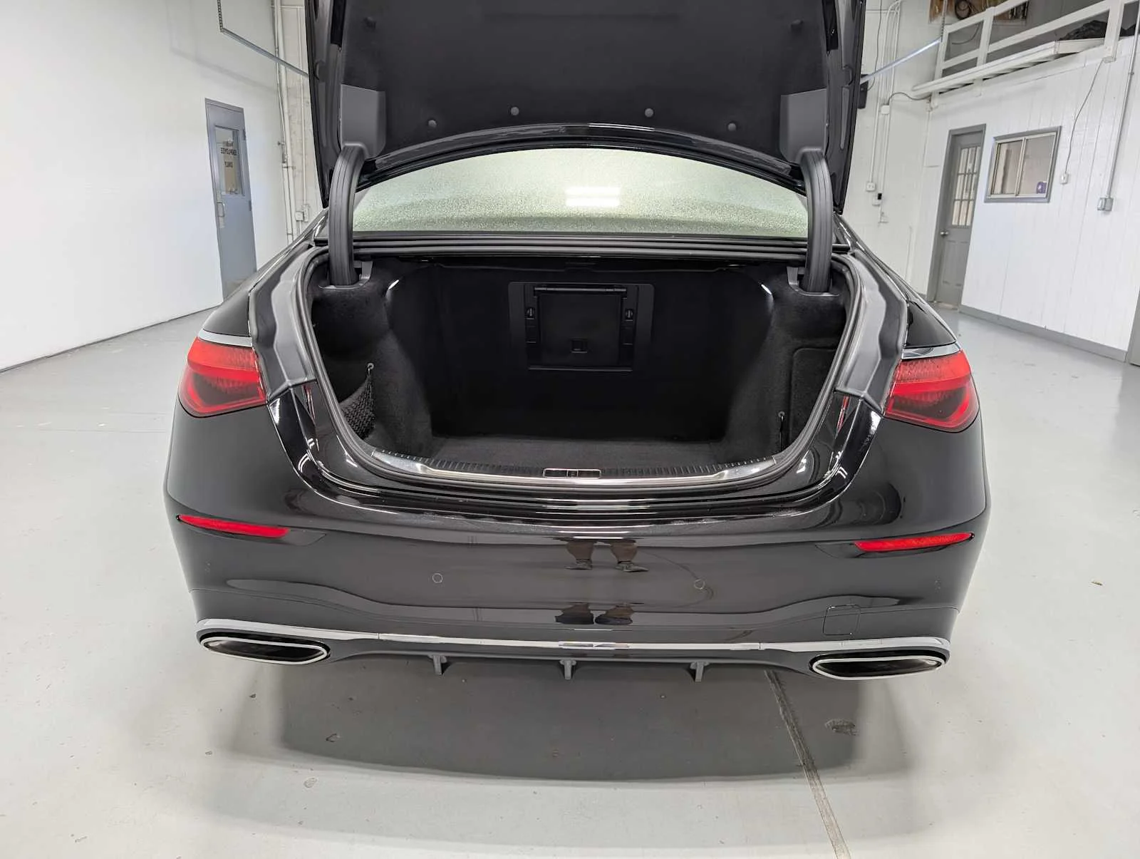 Certified Used 2026 Obsidian Black Metallic Mercedes-Benz S 580 image 37