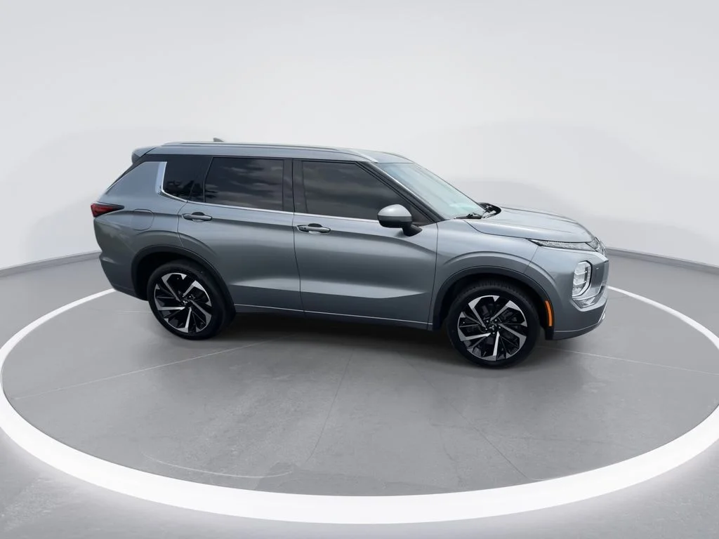 Used 2022 Gray Mitsubishi SEL image 2