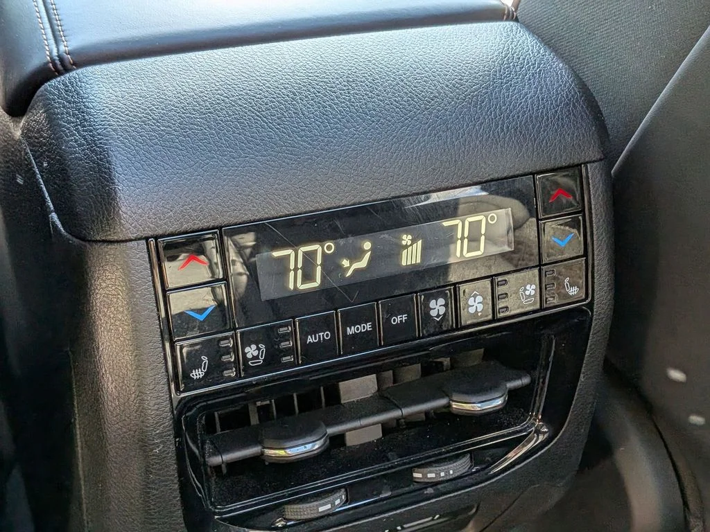 Used 2023 Black Jeep Summit Reserve image 34