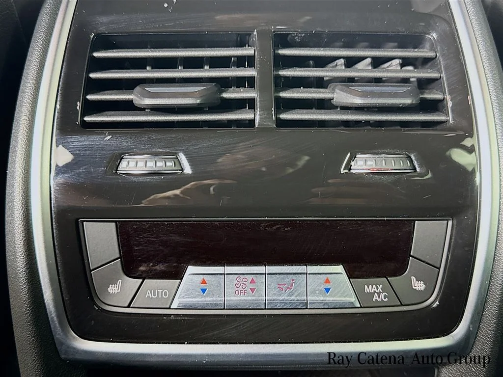 Used 2024 Gray BMW M60i image 27
