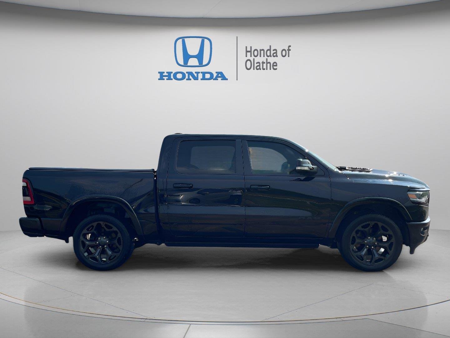 Used 2020 RAM Ram 1500 Pickup Limited with VIN 1C6SRFHTXLN394721 for sale in Kansas City