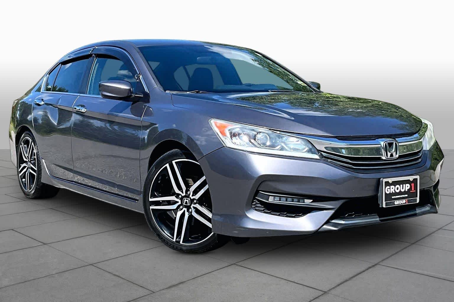 Used 2017 Modern Steel Metallic Honda Sport SE image 3