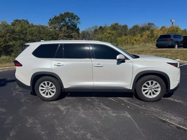 Used 2025 Pearl Toyota XLE image 2