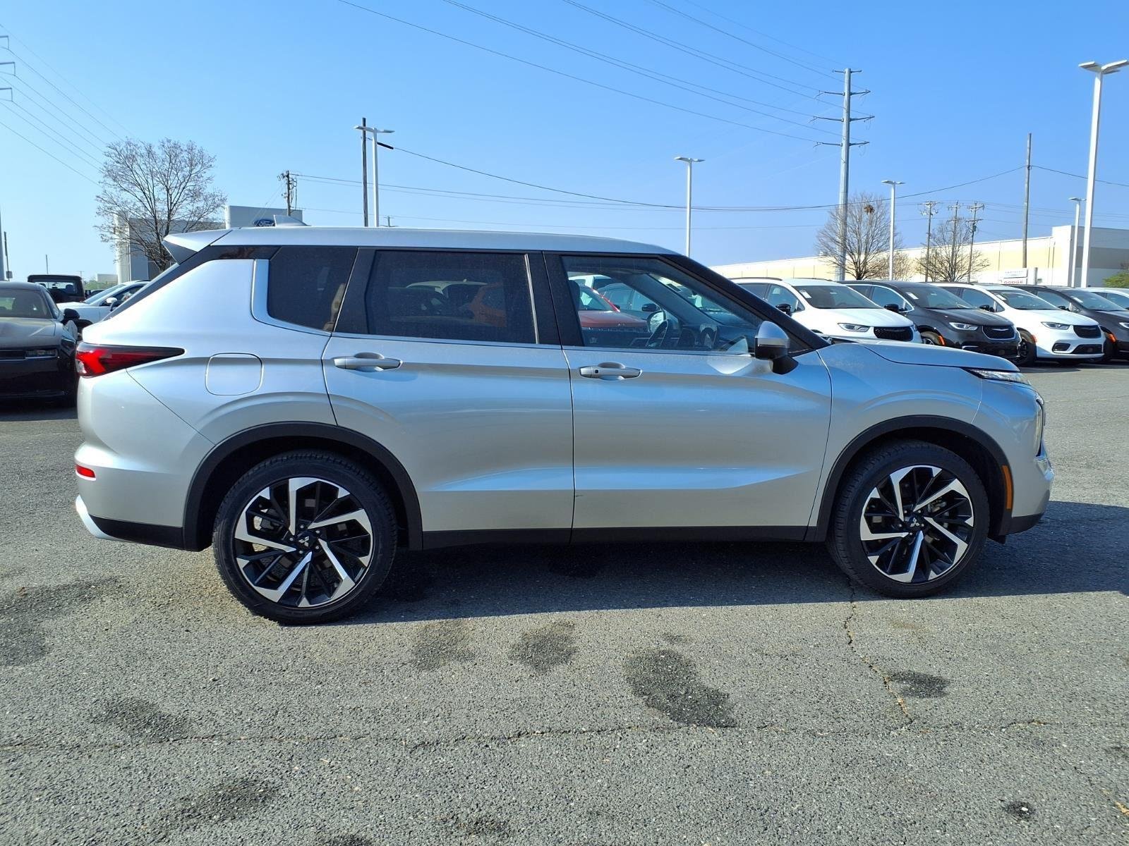 Used 2024  Mitsubishi SE image 10