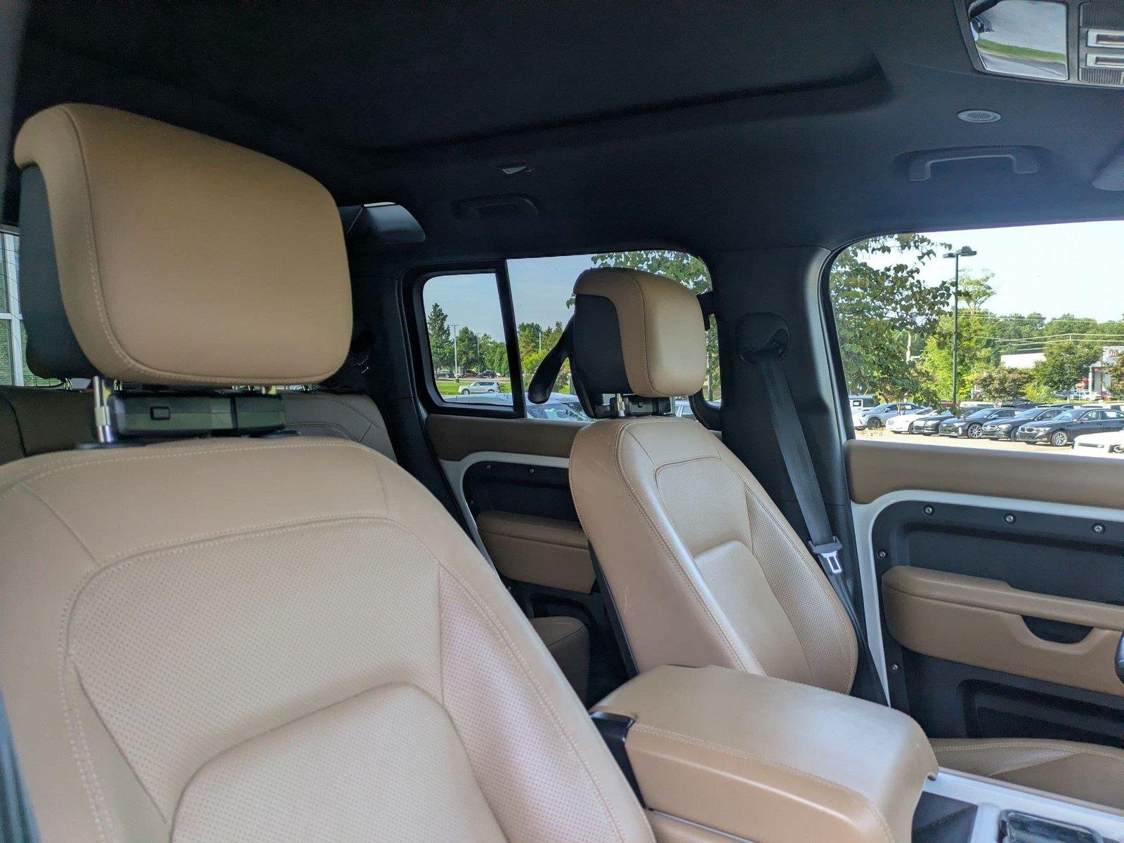 Used 2025 Fuji White Land Rover X-Dynamic SE image 8