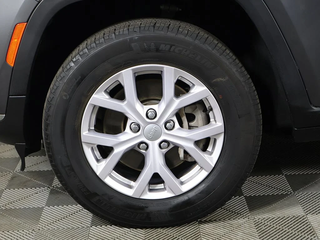 Used 2022 Gray Jeep Limited image 27