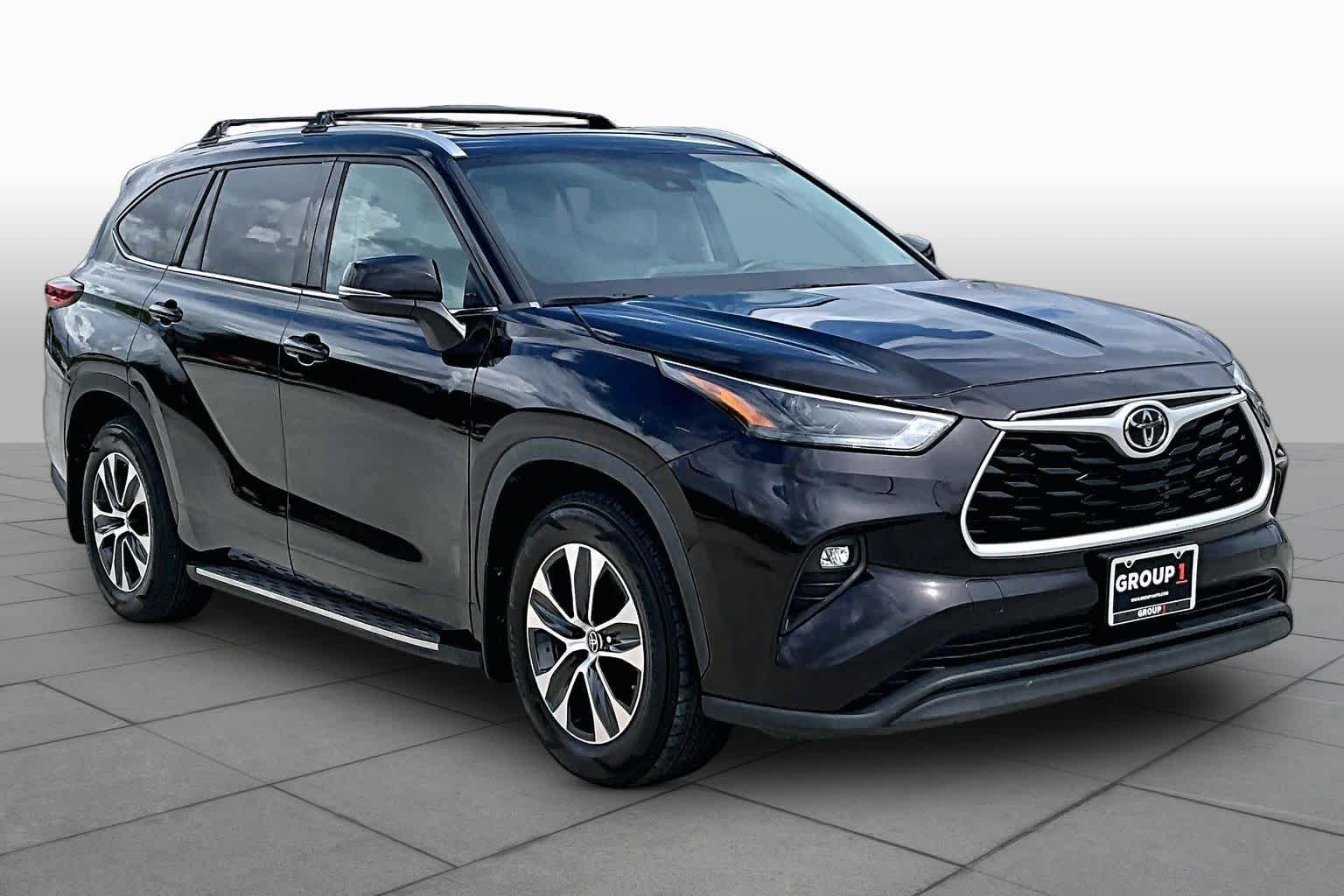 Used 2022 Opulent Amber Toyota XLE image 3
