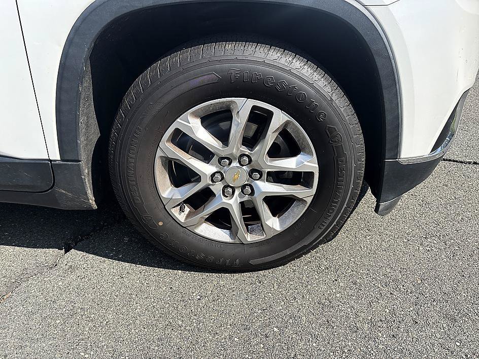 Used 2019 Iridescent Pearl Tricoat Chevrolet LT Cloth image 11