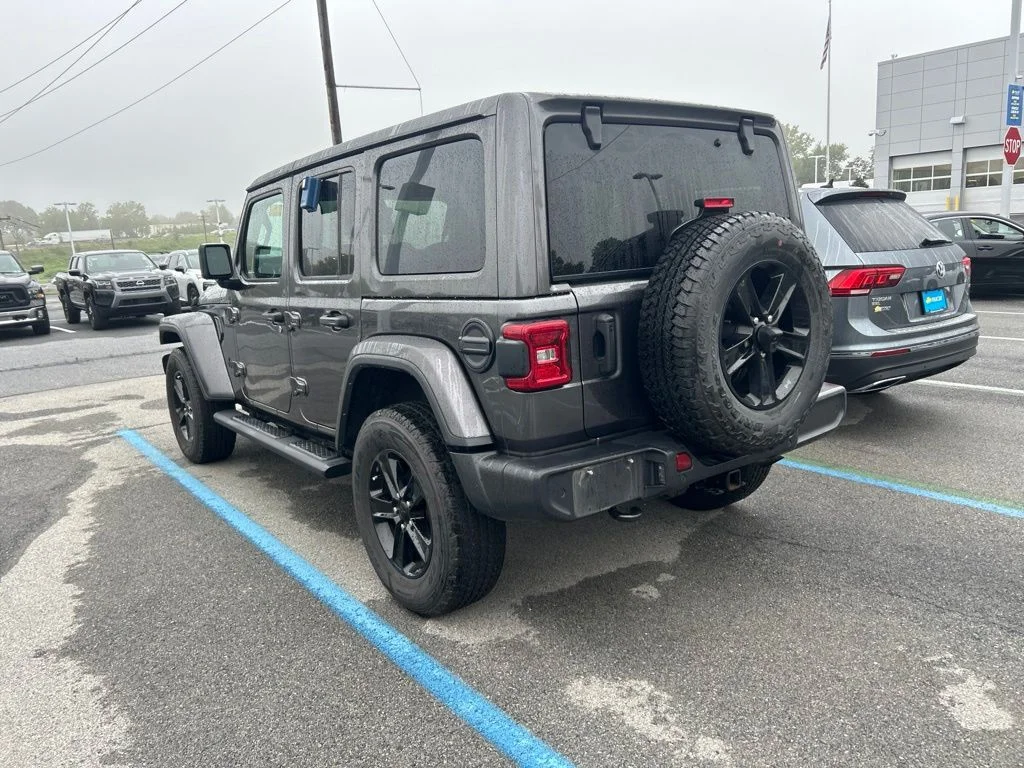 Used 2022 Gray Jeep Unlimited Sahara Altitude image 6