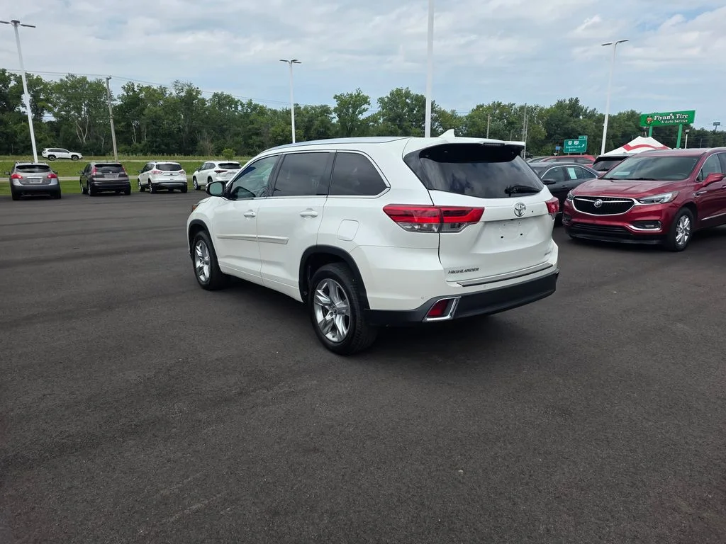 Used 2017 Blizzard Pearl Toyota Limited image 5