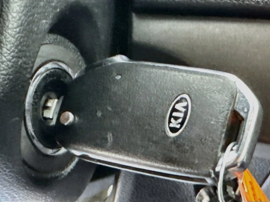 Used 2022 White Kia LX image 19