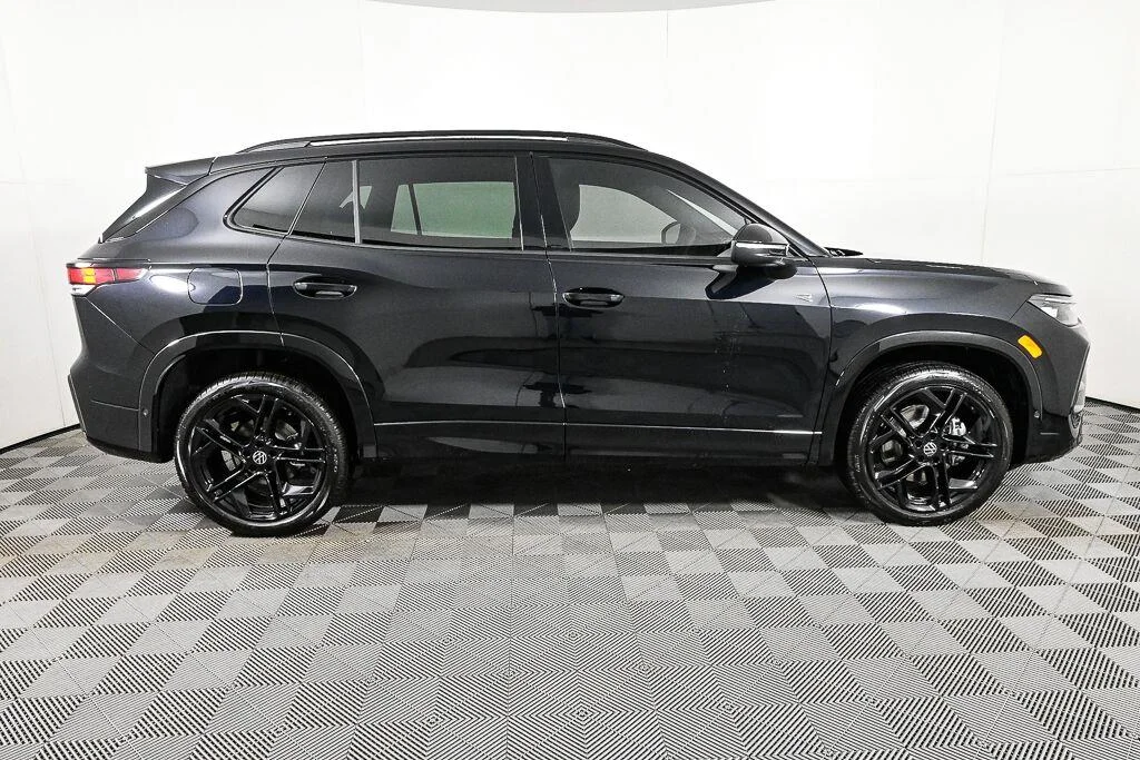 New 2026 Deep Black Pearl Volkswagen SE R-Line Black image 27