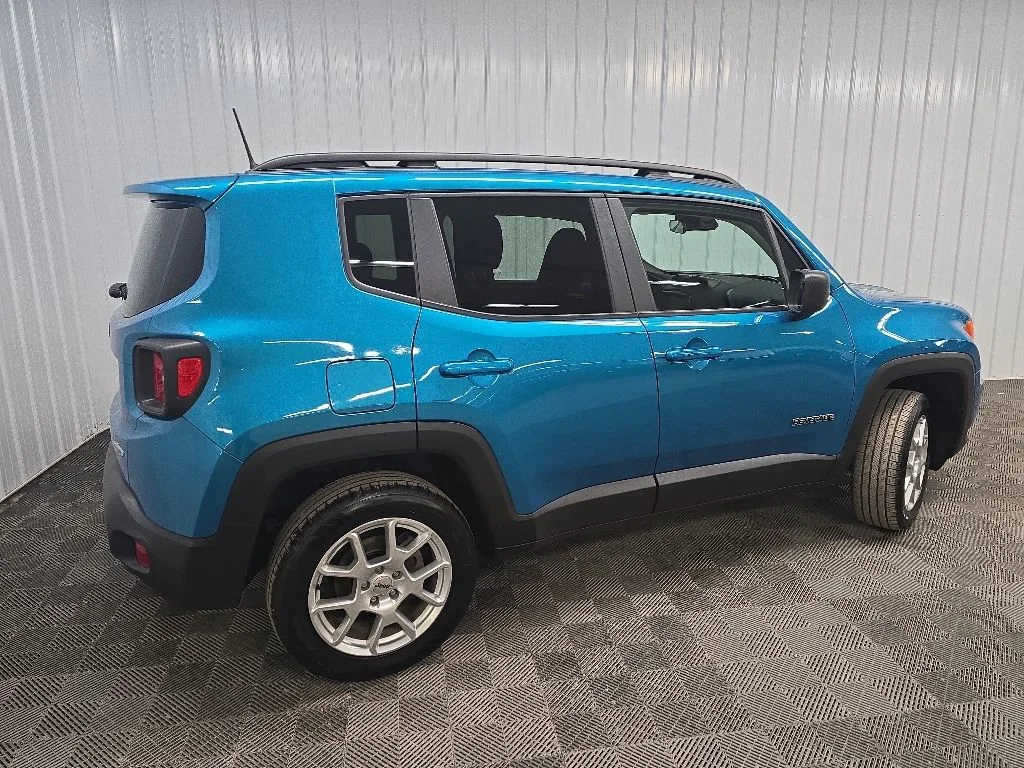 Used 2022 Teal Jeep Latitude image 3