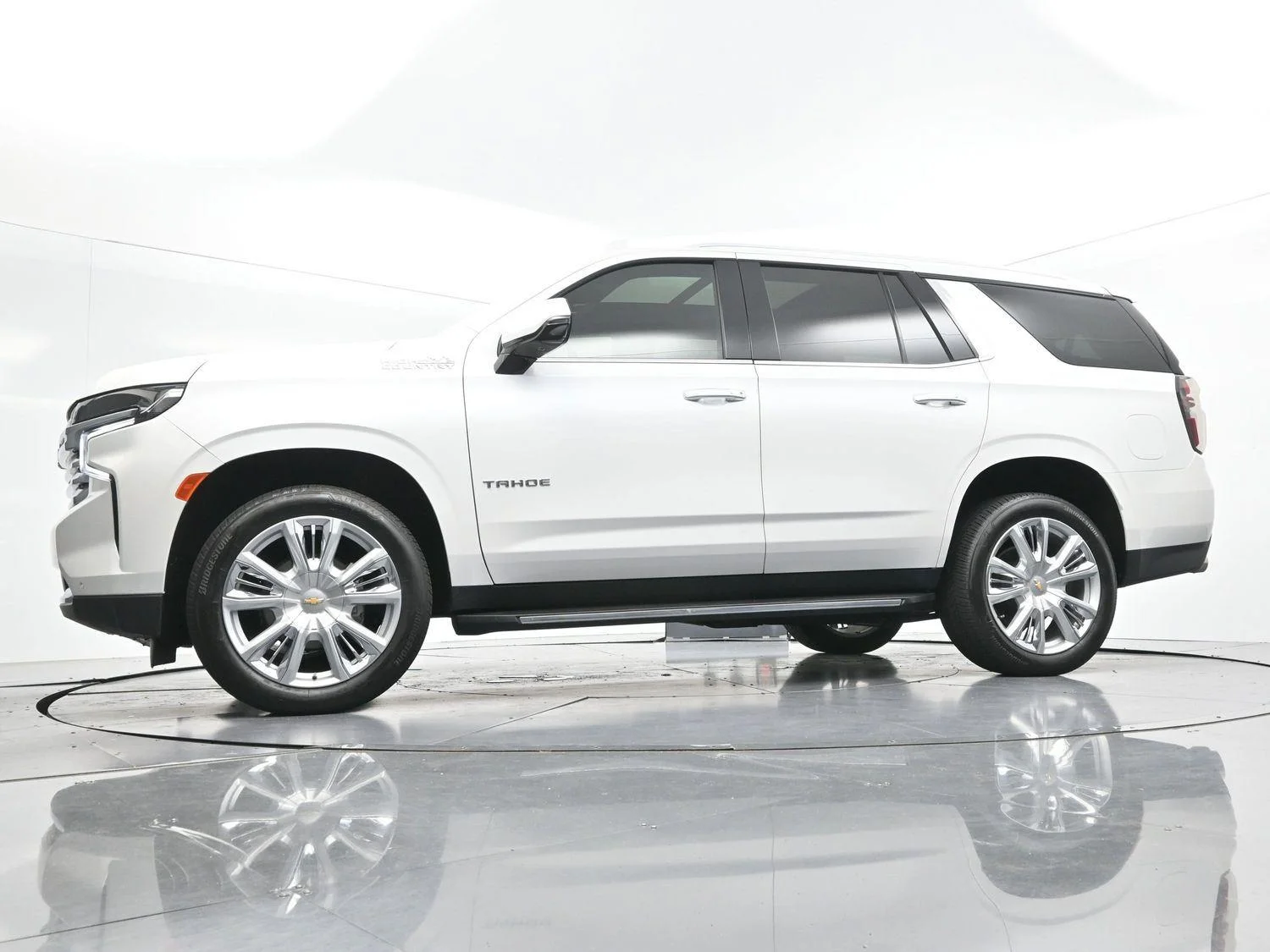 Used 2024 Iridescent Pearl Tricoat Chevrolet High Country image 49