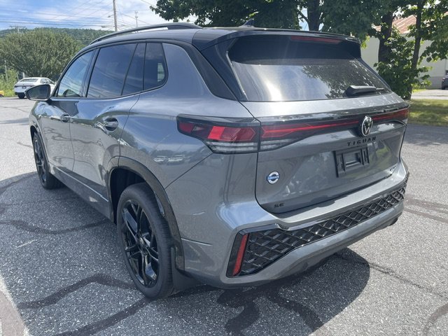 New 2026 Platinum Gray Metallic Volkswagen SE R-Line AWD image 4