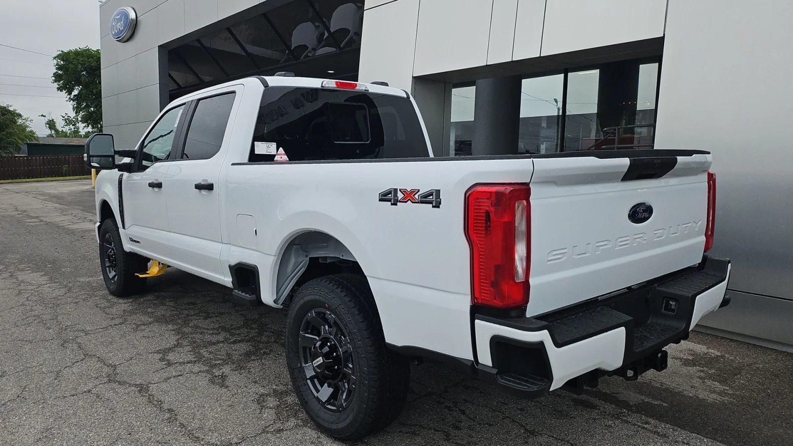 New 2026 Oxford White Ford XL 4WD image 3