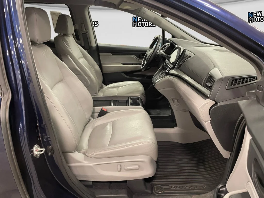 Used 2018 Blue Honda EX-L image 15
