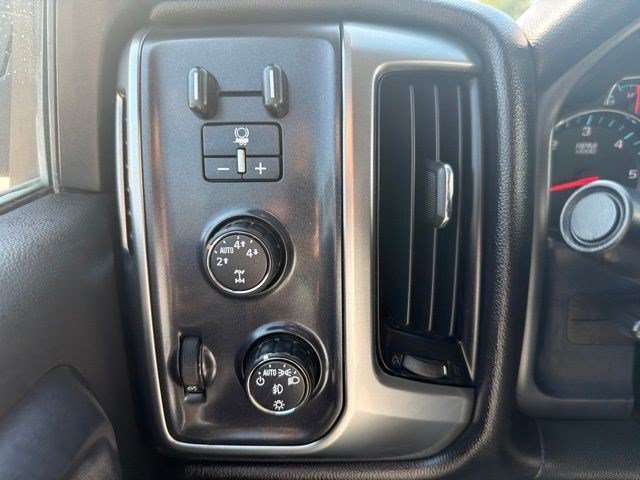 Used 2016 Silver Ice Metallic Chevrolet LT image 26