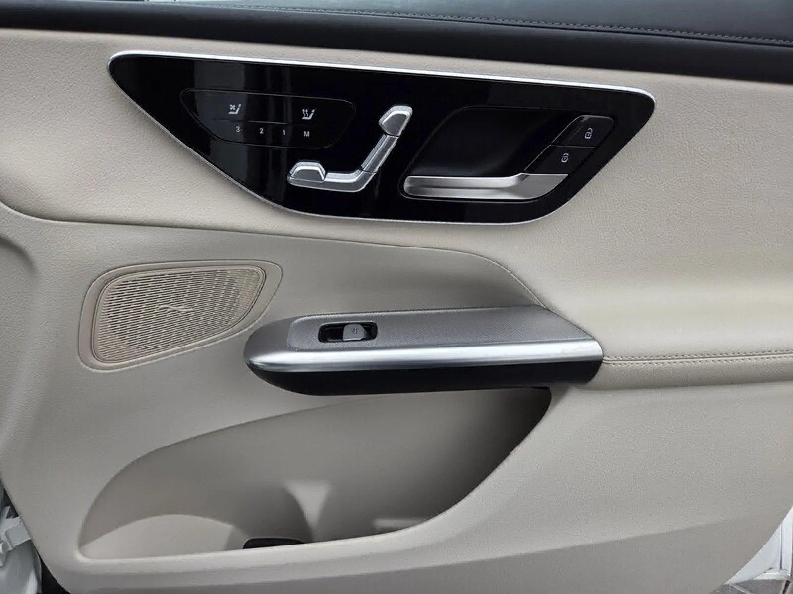Certified Used 2024 Polar White Mercedes-Benz GLC 300 image 21