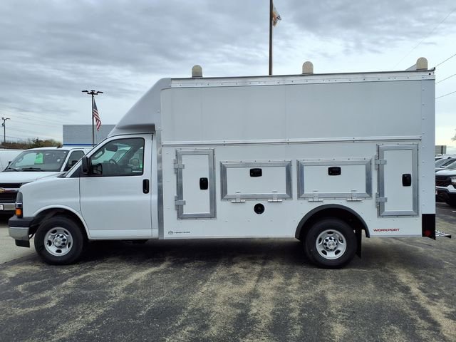 New 2026 Summit White Chevrolet 1WT image 3