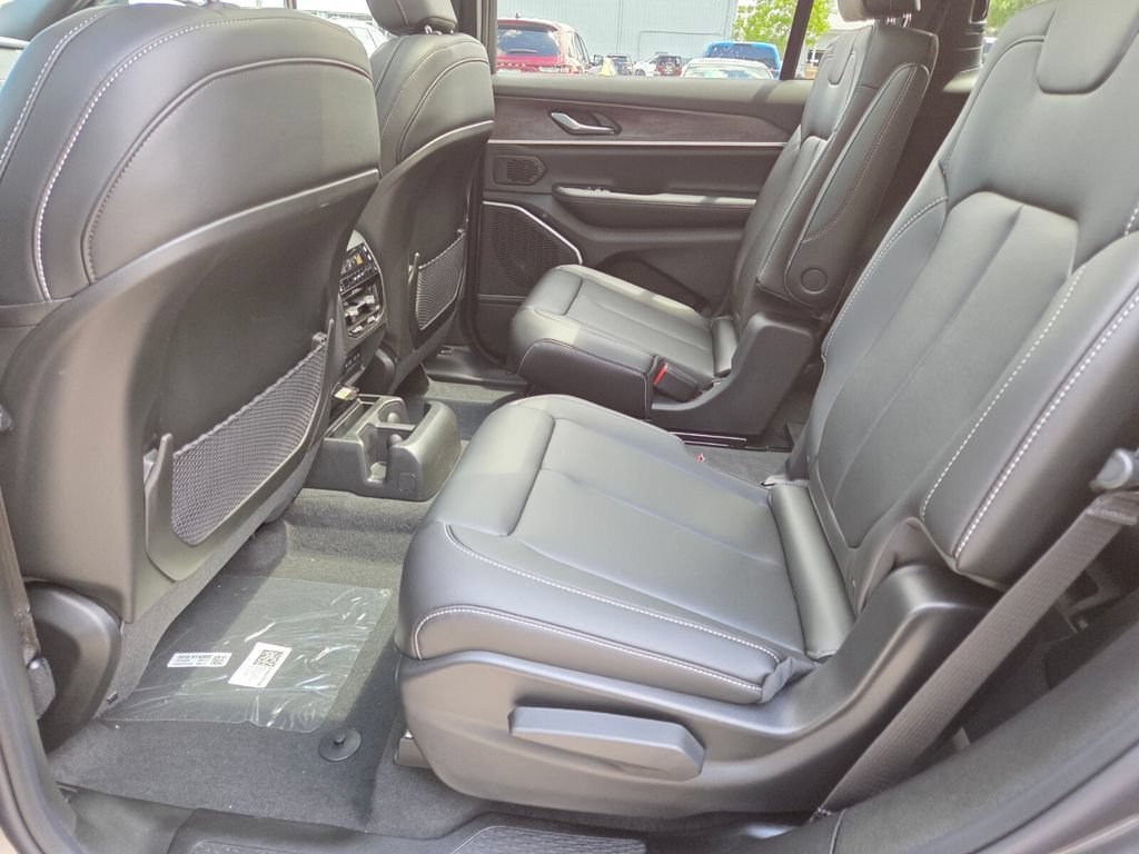 New 2026 Baltic Gray Metallic Clear-Coat Exterior Paint Jeep Limited image 10