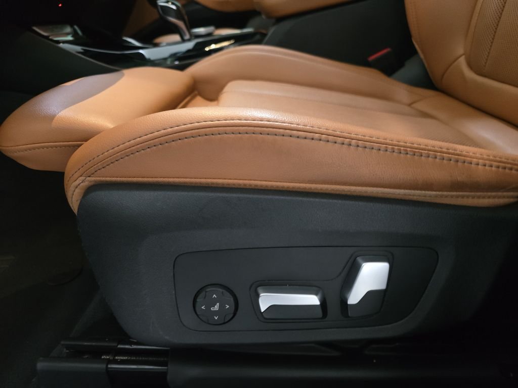 Used 2022 Phytonic Blue Metallic BMW sDrive30i image 28